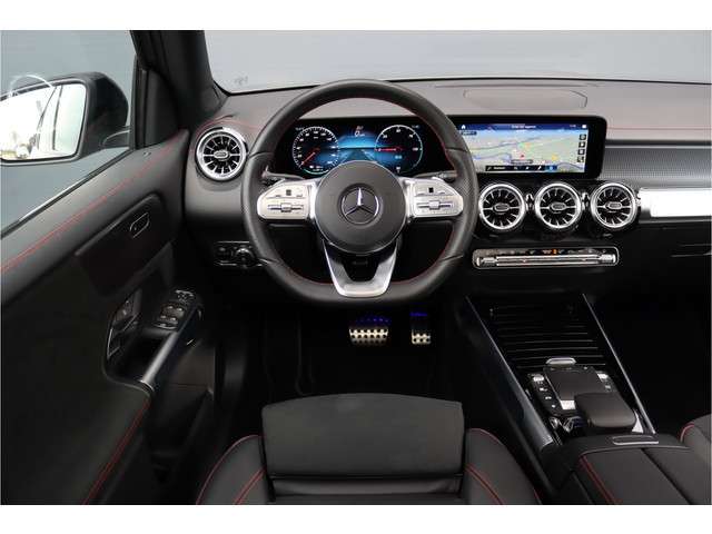 Mercedes-Benz EQB 300 4-MATIC AMG Line 7-persoons, Panoramadak, Distronic+, Keyless Go, Night-pakket, Dodehoekassistent, Widescreen, Sfeerverlichting, Advanced Sound System, Rijassistentiepakket, Etc,