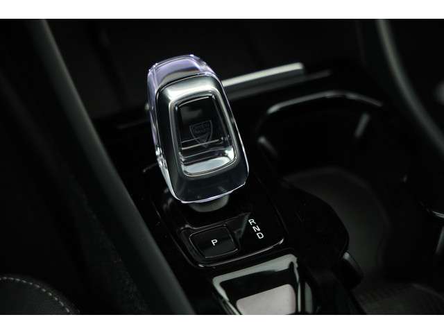 Volvo XC40 1.5 T4 Recharge Ultimate Dark | Facelift | Trekhaak | 1.800kg trekgew. |  Pano | 20" | Leder | Navi | Camera | Keyless | Elek. Achterklep
