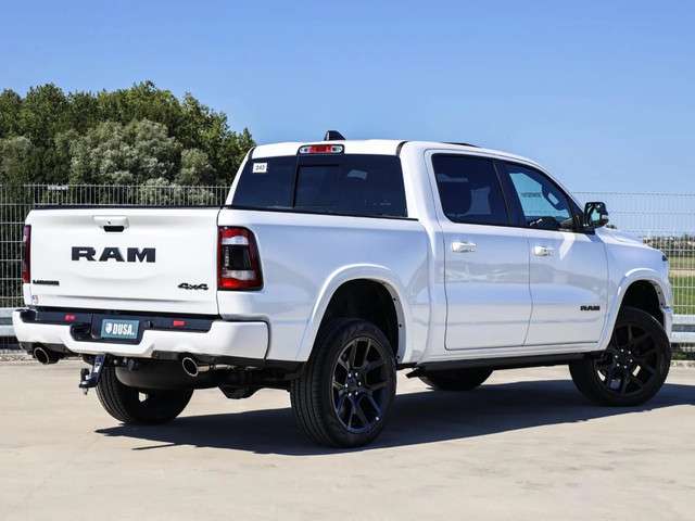 Dodge Ram 1500 Laramie 5.7 V8 HEMI Night Edition / Luchtvering / Panoramadak