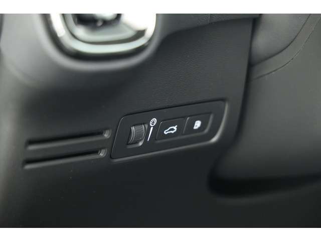 Volvo XC40 1.5 T4 Recharge Ultimate Dark | Facelift | Pano | 20" | Leder | Navi | Camera | Keyless | Elek. Achterklep
