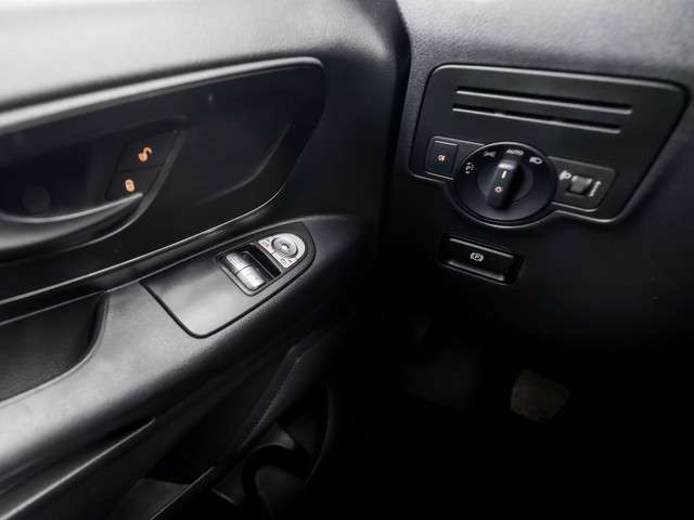 Mercedes-Benz Vito 109 CDI Functional (3 ZITPLAATSEN, TREKHAAK, DAKRAILS, BLUETOOTH, NIEUWSTAAT)