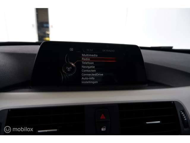 BMW 318i Automaat Corporate Lease Executive Innovation trekhaak| led|cam|nav|ecc|lmv17