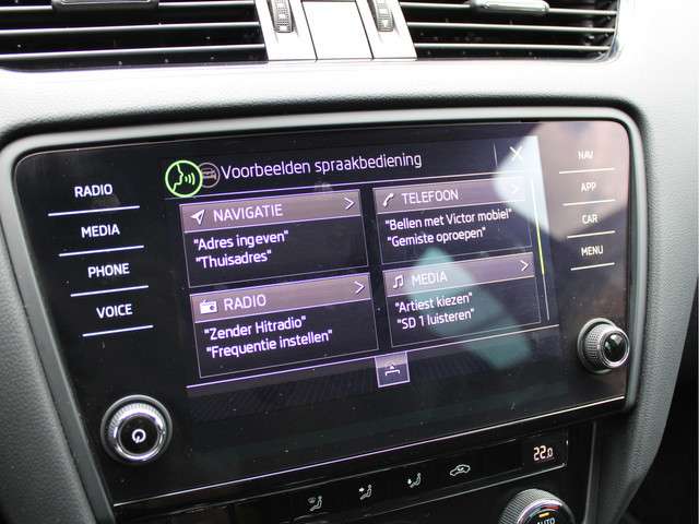 Škoda Octavia Combi 1.0 TSI Greentech Ambition Business /NAVI/PDC/Climate/Cruise control/Apple carplay/LED/Sportstoelen/Sportstuur/18'LM/NAP! 1e eig!