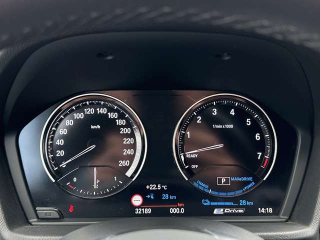BMW X1 xDrive25e Executive Sport Line LED Navi Pro Trekhaak 18 Inch DAB Stoelverwarming PDC