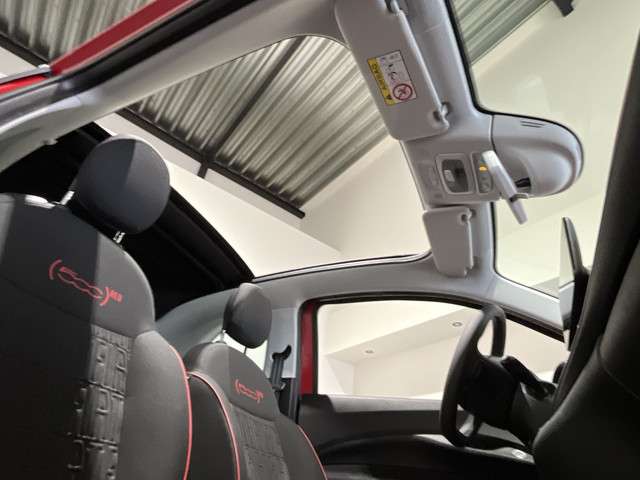 Fiat 500E CABRIO RED 42 kWh | Winterpakket | Keyless Entry & Go Pakket | Parkeercamera | € 2.000,- Subsidie mogelijk / 299,- per maand!