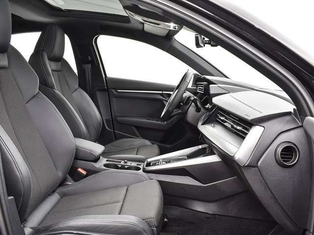 Audi A3 Limousine 35 Tfsi 150pk S-Tronic S edition | ACC | Panoramadak | Stoelverwarming | Navi | Smartphone Interface | P-Sensoren | 17'' Inch | Garantie t/m 09-06-2027 of 100.000