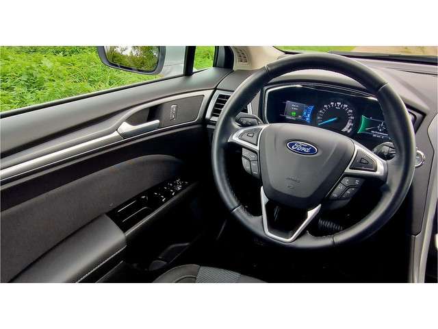 Ford Mondeo 2.0 IVCT HEV Titanium / CLIMA / CRUISE / NAVI /