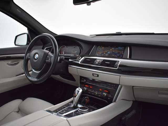 BMW 5 Serie Gran Turismo 550xi GT 449 PK V8 AUT8 + PANORAMA / 360 CAMERA / SOFT-CLOSE / HEAD-UP