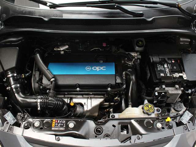 Opel Corsa 1.6 Turbo OPC 207 PK (Recaro interieur, Navigatie, Leder, Cruise control, Apple CarPlay/Android Auto, Airco, Bluetooth,  MET GARANTIE)