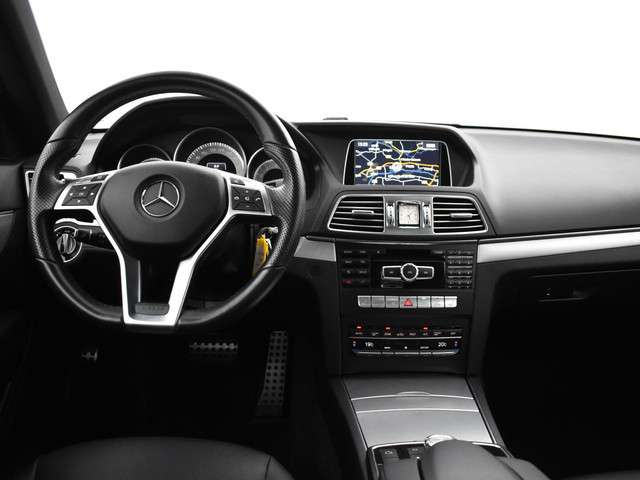 Mercedes-Benz E-klasse Coupé 200 AUT7 AMG SPORT + LEDER / SPORTSTOELEN / CAMERA / LED