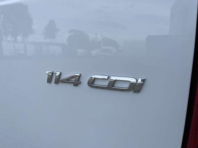 Mercedes-Benz Vito 114 CDI Lang L2H1 handgeschakeld / rijklaar € 25.450 ex btw / lease vanaf € 507 / airco / bijrijdersbank / dichte achterdeuren !