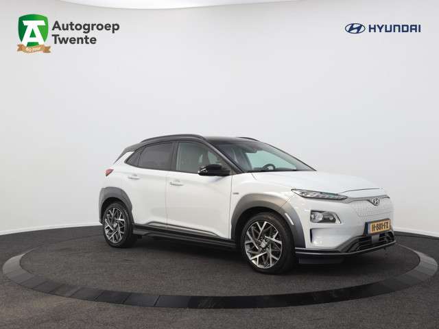 Hyundai KONA EV Premium 64 kWh | Leder | Navigatie | Trekhaak | 18 Inch | 1e
