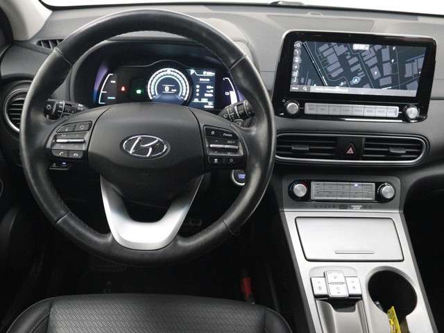 Hyundai KONA EV Premium 64 kWh | Leder | Navigatie | Trekhaak | 18 Inch | 1e