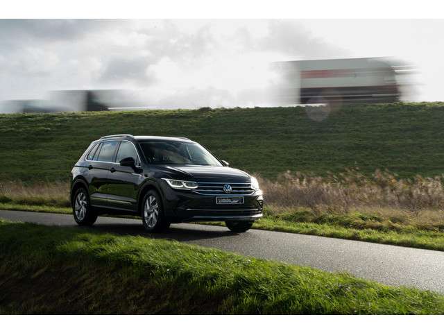 Volkswagen Tiguan 1.5 TSI Elegance Matrix Led koplampen Virtual cockpit Velours Camera Winterpakket Clima 3-zones