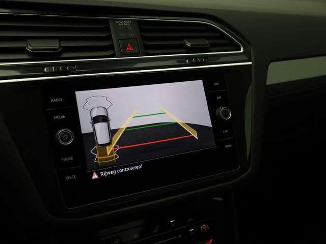 Volkswagen Tiguan 1.5TSI/150PK Life Business · Parkeersensoren + camera · Navigatie · LED