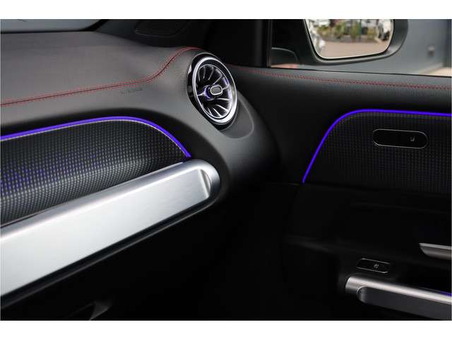 Mercedes-Benz EQB 300 4-MATIC AMG Line 67 kWh, Panoramadak, Camera, WIdescreen, Keyless Go, Sfeerverlichting, Rijassistentiepakket, Stoelverwarming, Sierdelen met Achtergrondverlichting, Etc,