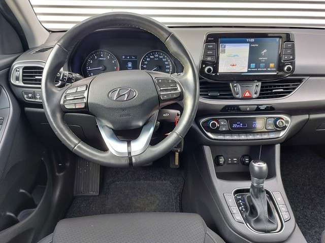Hyundai i30 Wagon 1.4 T-GDI Comfort 140PK airco,navigatie,cruisecontrol,stoelverwarming,parkeersensoren,achteruitrij camera,