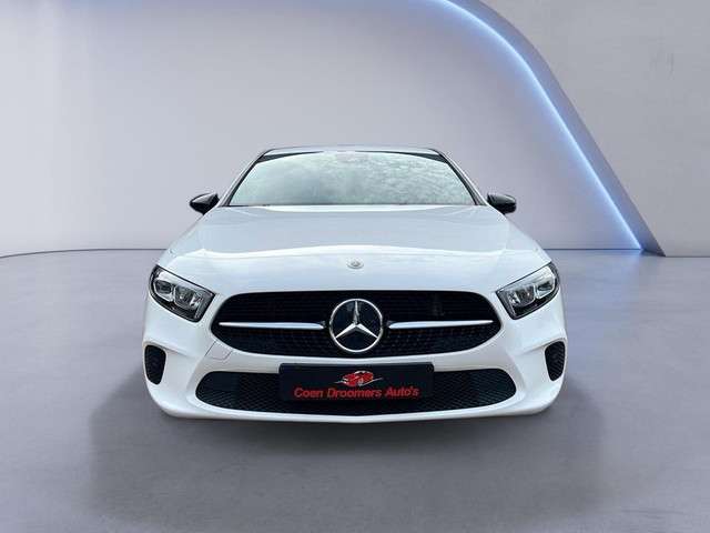 Mercedes-Benz A-klasse 180 Progressive Apple Carplay, Cruise Control, Stoelverwarming, Sfeerverlichting, 18" Lichtmetalenvelgen, Navigatiesysteem, Climate Control (MET GARANTIE*)