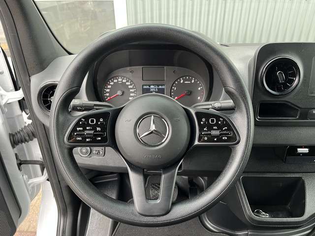 Mercedes-Benz Sprinter 317 CDI L2H2 Automaat 170pk RWD 3500kg trekgewicht Navigatie camera Airco 2-persoons Stuurwielbediening Cruise control Parkeersensor voor en achter Euro 6