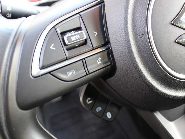 Suzuki Swift 1.2 90PK Select Airco/Navi/Achteruitrijcamera/Stoelverwarming/Dealer onderhouden