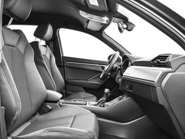 Audi Q3 35 TFSI 150pk S-tronic S Edition | Climatronic | P-Sensoren | Navigatie | Carplay | Elek.Achterklep | Cruise Control | S-line | 18'' Inch | Garantie t/m 09-01-2027 of 100.000km