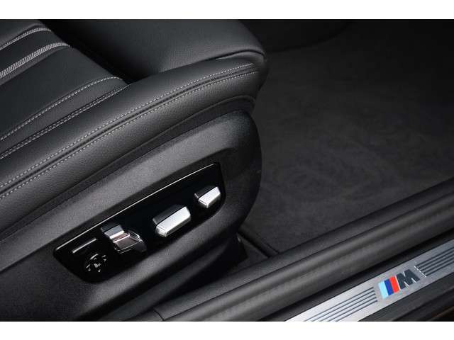BMW 5 Serie Touring 530d 286pk M-Sport Pano ACC 20" Comf-stoel HUD HiFi