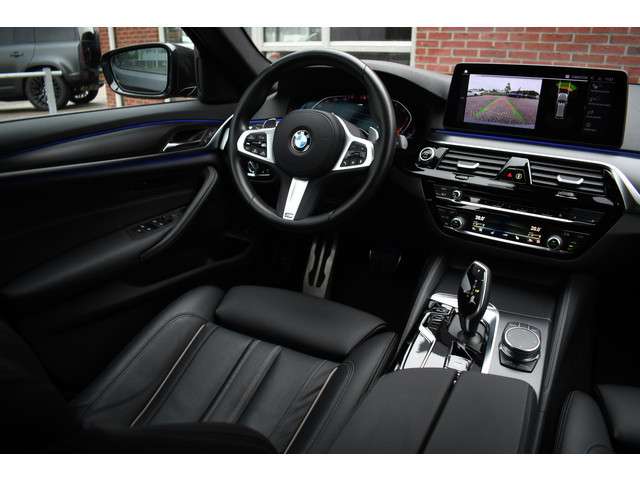 BMW 5 Serie Touring 530d 286pk M-Sport Pano ACC 20" Comf-stoel HUD HiFi
