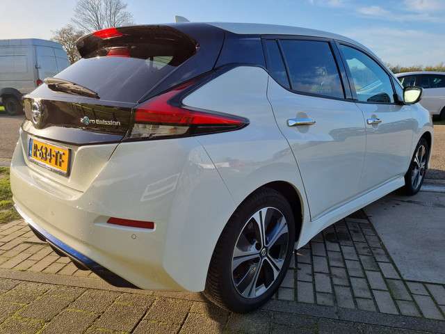 Nissan Leaf N-Connecta 40 kWh / Navi / Climate / Camera / Parkeersensoren V A / Bluetooth / Lane assist / Keyless entry / LM Velgen 17'' /