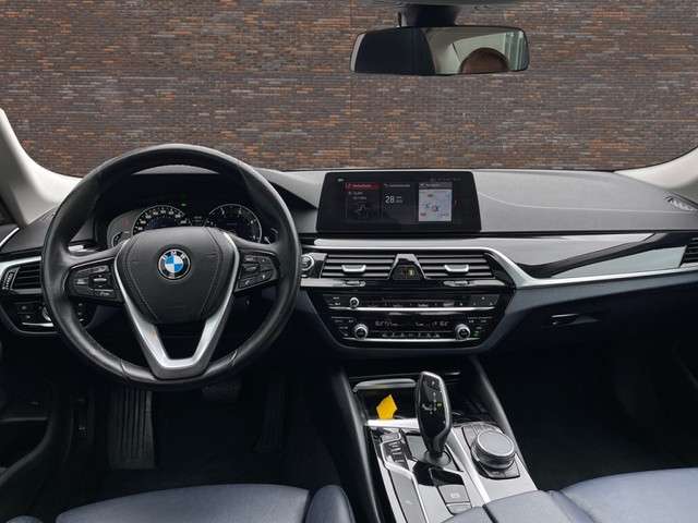 BMW 5 Serie 520d LEDER SPORTSTOELEN NAVIGATIE LM VELGEN