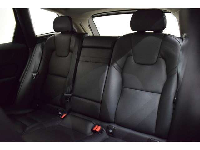 Volvo XC60 2.0 T5 250pk AUT8 Momentum Stoelverw. V+A | Standkachel | Apple Carplay | Comf. stoelen | Leer