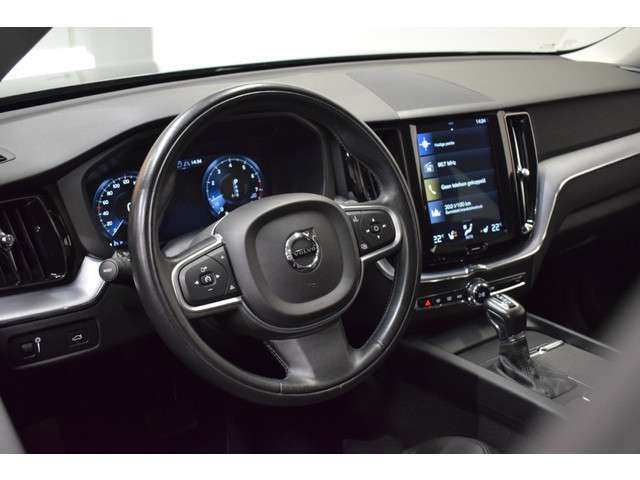 Volvo XC60 2.0 T5 250pk AUT8 Momentum Stoelverw. V+A | Standkachel | Apple Carplay | Comf. stoelen | Leer