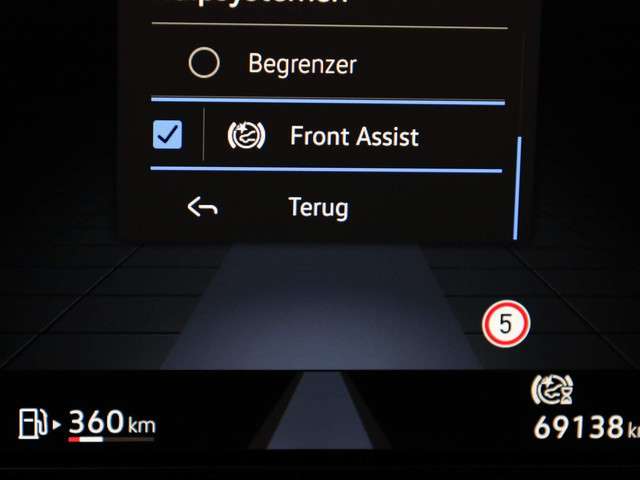 Volkswagen GOLF Variant 1.0TSI/111PK Life · Trekhaak · Navigatie · Parkeersensoren + camera