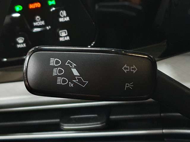 Volkswagen GOLF Variant 1.0 eTSI Life DSG Navigatie Camera Stoelverw.