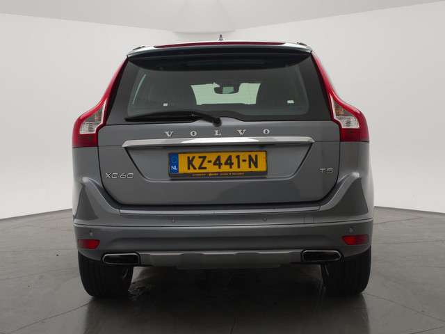 Volvo XC60 2.0 T5 245 PK 1e EIGENAAR *51.680 KM* + PANORAMA / LEDER / CAMERA