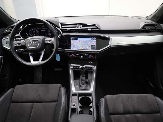 Audi Q3 Sportback 45 TFSIe/245PK S Line · Panoramadak · Parkeersensoren + camera · Stoelverwarming